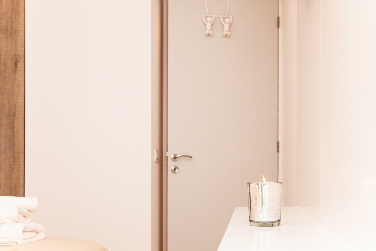 Sweet Suite Flora In Vouliagmeni Athens Exterior photo